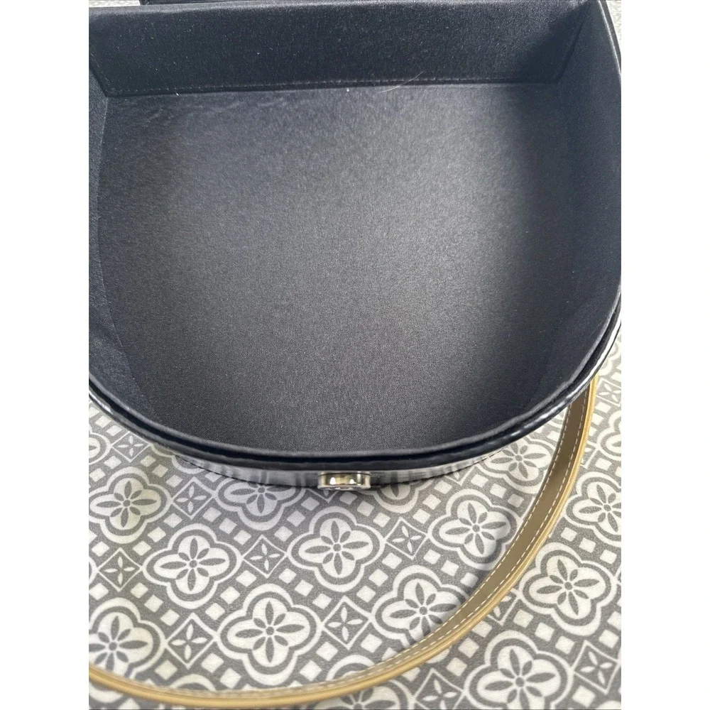 Vintage Beauty Makeup/Jewelry Hard Body Travel Case With Mirror. Snap Close.